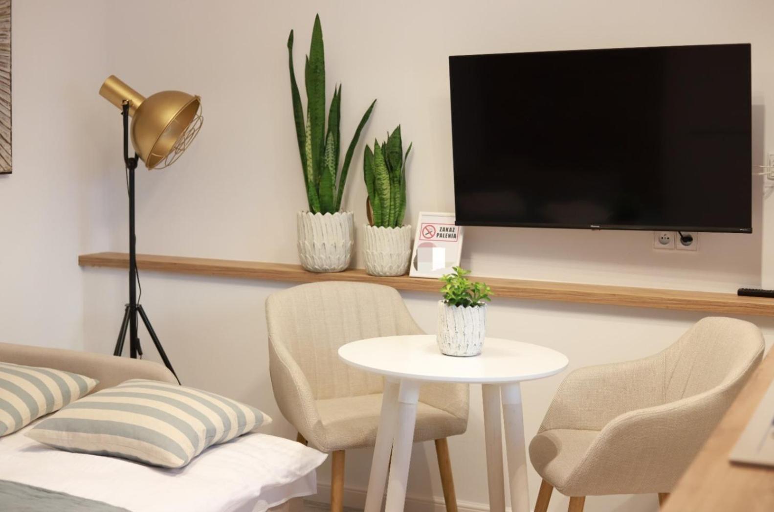 2 Apartament Mietowy Rumianek Lwowek Buitenkant foto